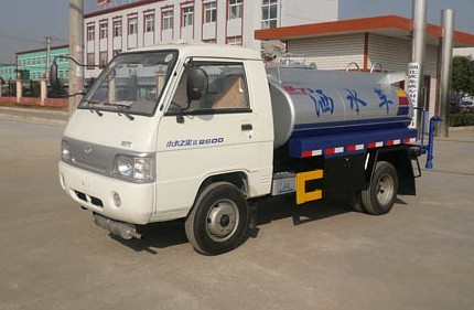 小型洒水车