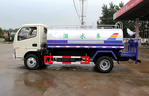 5方洒水车