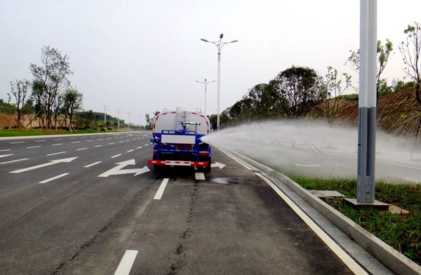 绿化洒水车