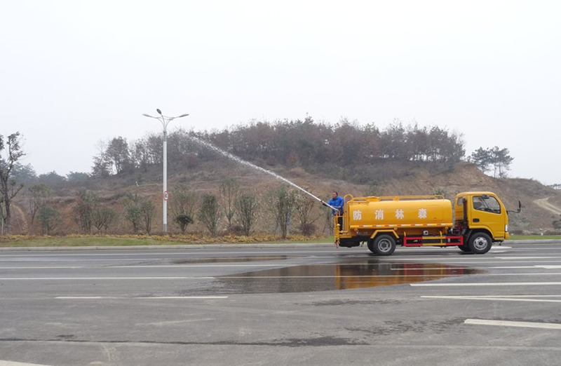 东风5吨消防洒水车