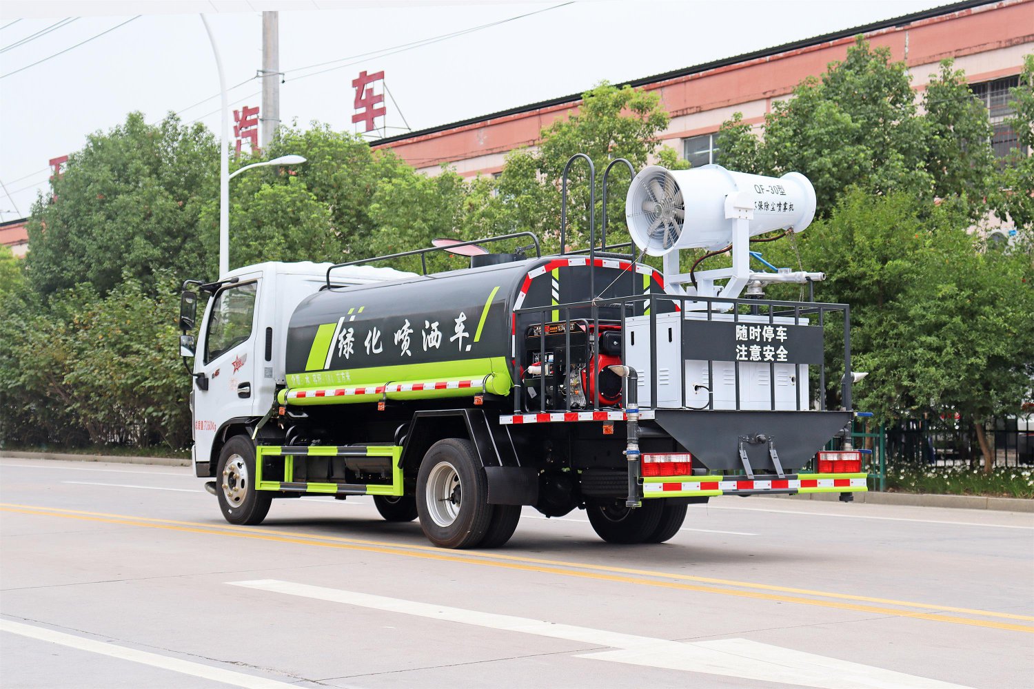 东风洒水车